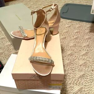 Jewel by Badgley Mischka champagne heels size women’s 9.5